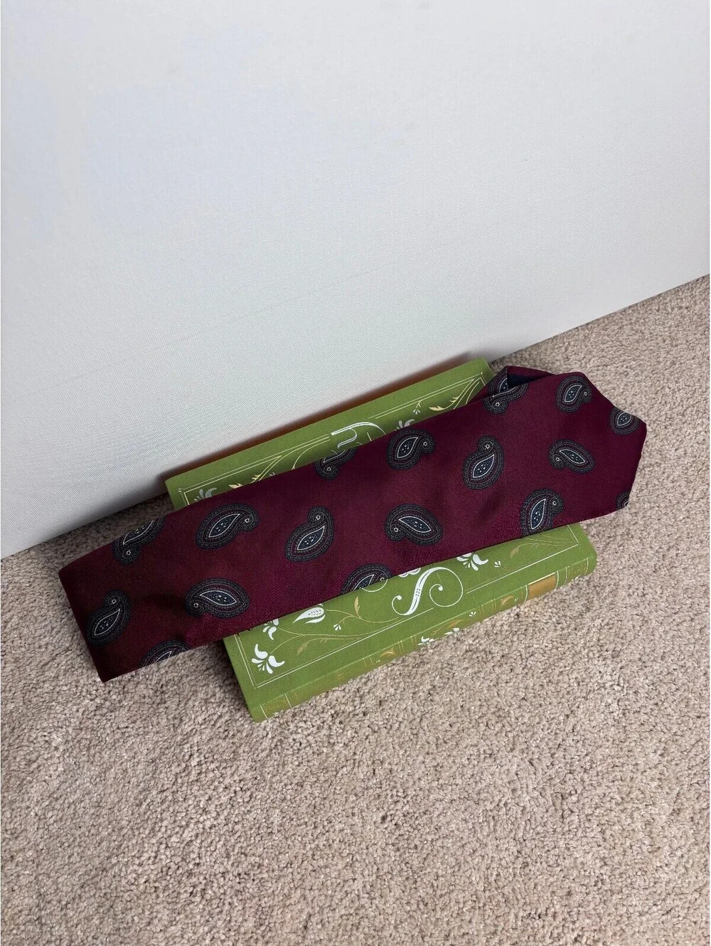 D.H. Peer Vtg Paisley Tie